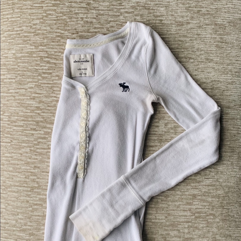 WHITE ABERCROMBIE LONG SLEEVE